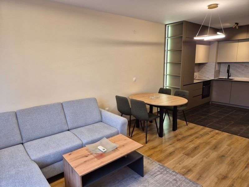 Двустаен апартамент под наем в Бели Брези