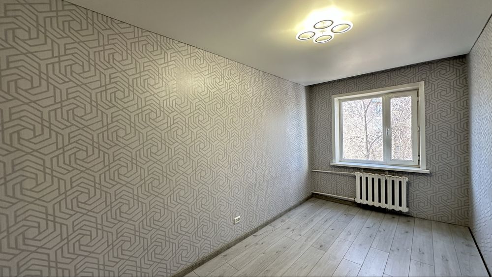 Трехкомнатная 2 этаж пр Абая