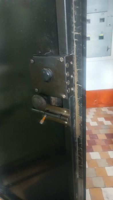 Дродаем две двери