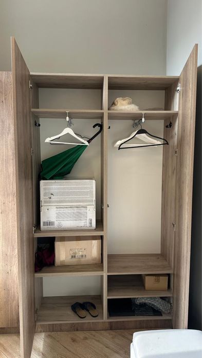 Продам шкаф трехсекционный