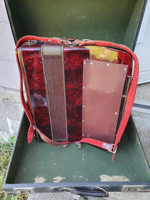 Vând Acordeon Italian 120 Bași