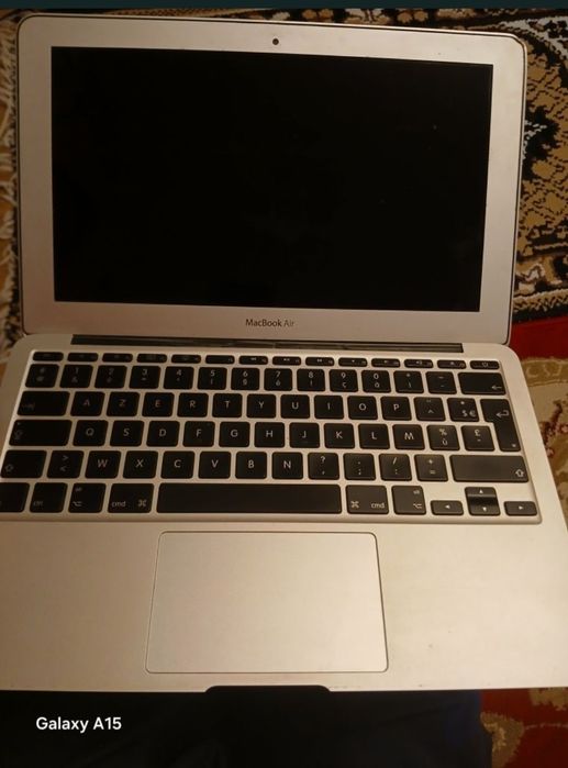 Vand macbook air de piese