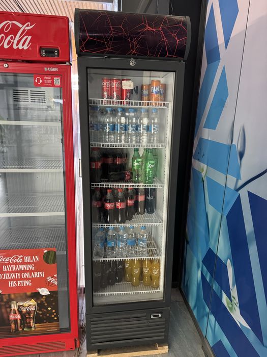 Продам Витринный холодильник