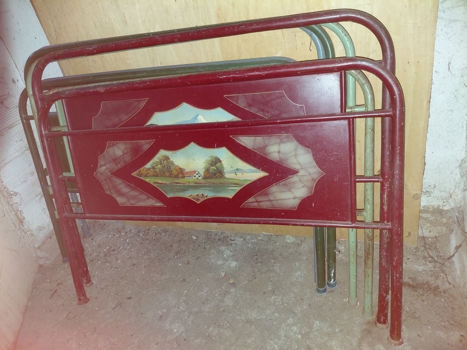 Метални рамки за легла