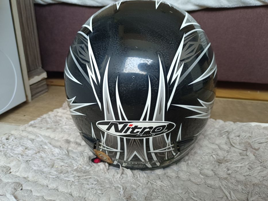 Продавам каска Nitro