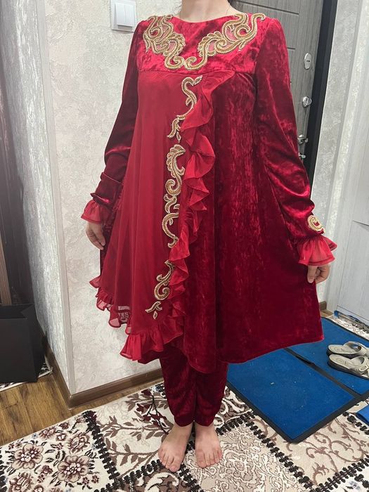 Келинчаклар учун куйлаклар. Холати яхши , бир-биридан чиройли, 46-48.