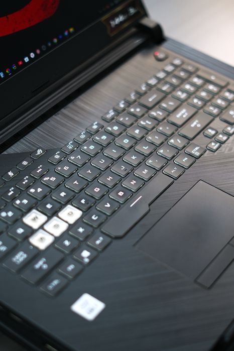ASUS ROG STRIX G17 / i7 / RTX 2070 SUPER / 32GB / 2TB / 144Hz