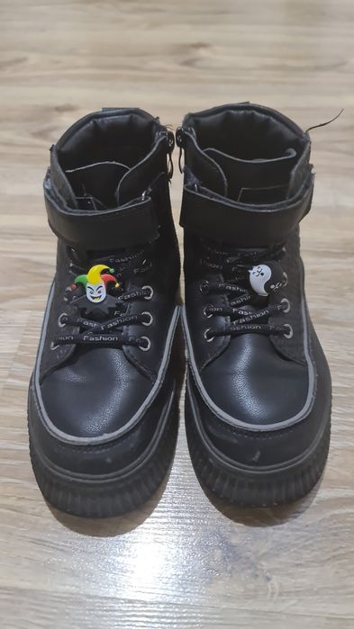 Продам детскую обувь