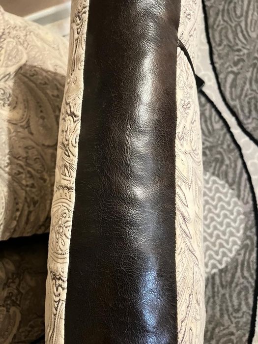 Белые подушки для гостиной