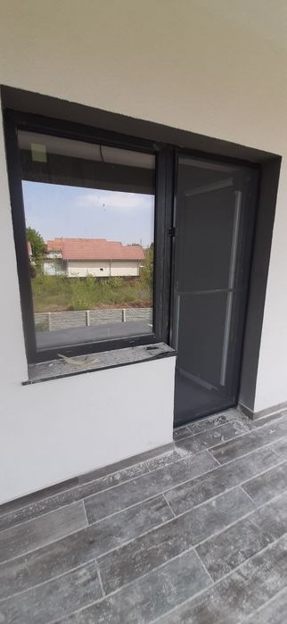 RULOURI Aluminiu si Usi de garaj rezidentiale SECTIONALE