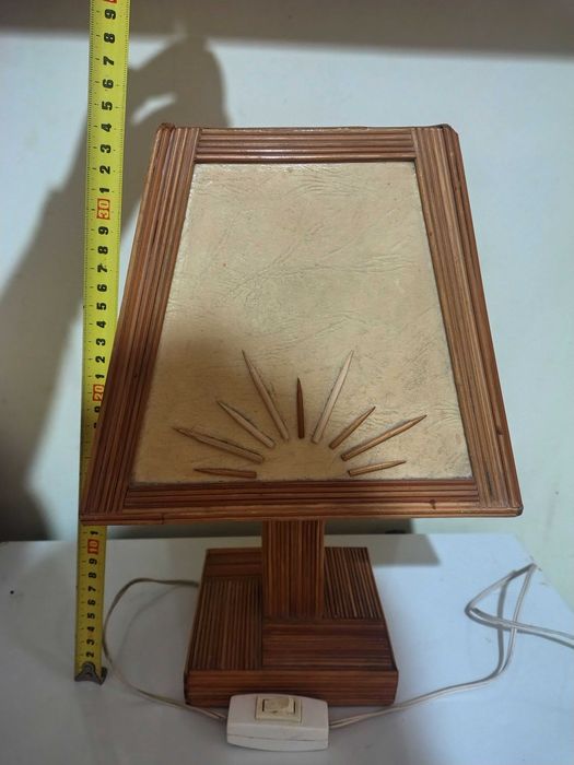 Интересна Стара Дървена Настолна Лампа