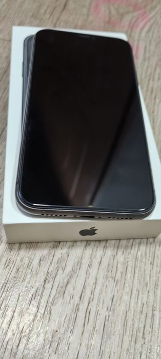 Продам IPhone 11, Air pods 3