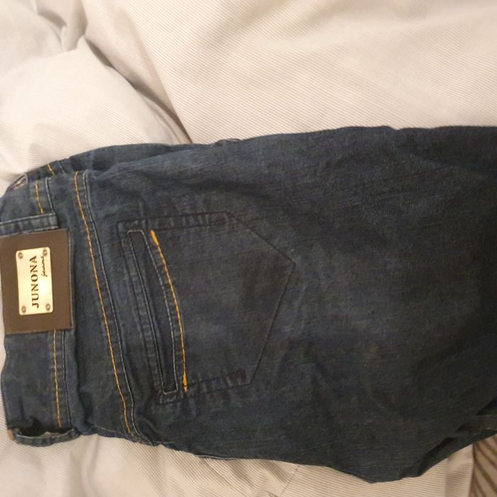 Продавам изгодно дамски якета,дънки  и кожено яке