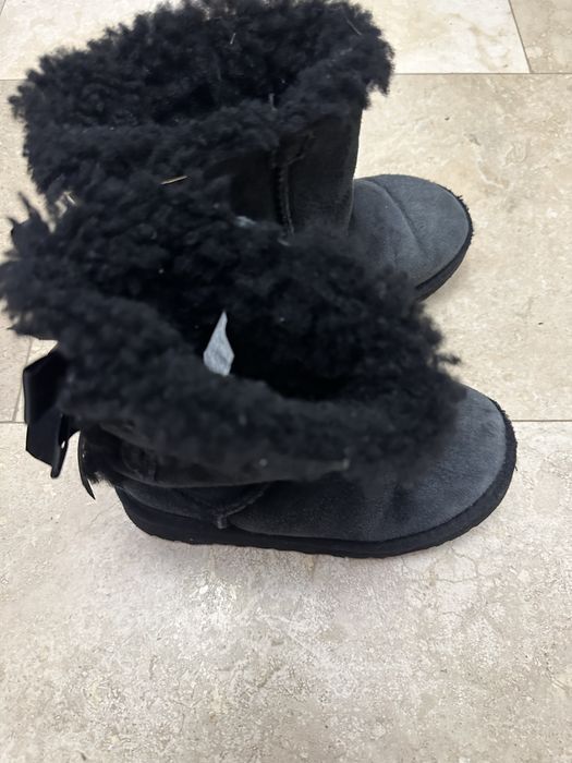 Ugg mar 28 si skechers  mar 29