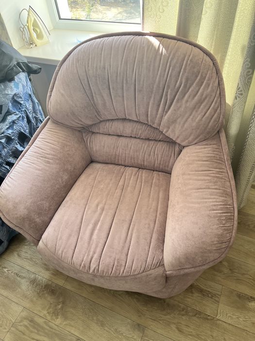 Продам два мягких уголка