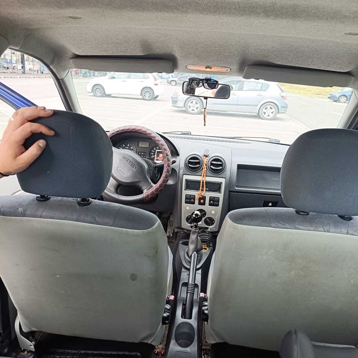 Vând Dacia logan