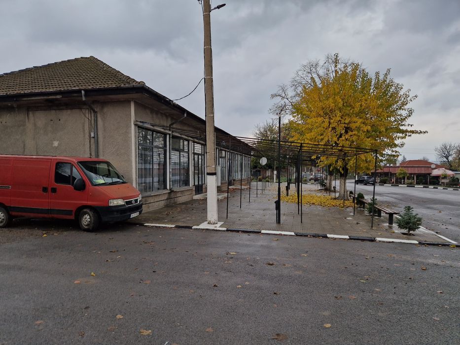 Продава се къща в центъра с уникална гледка към фонтан и природа!