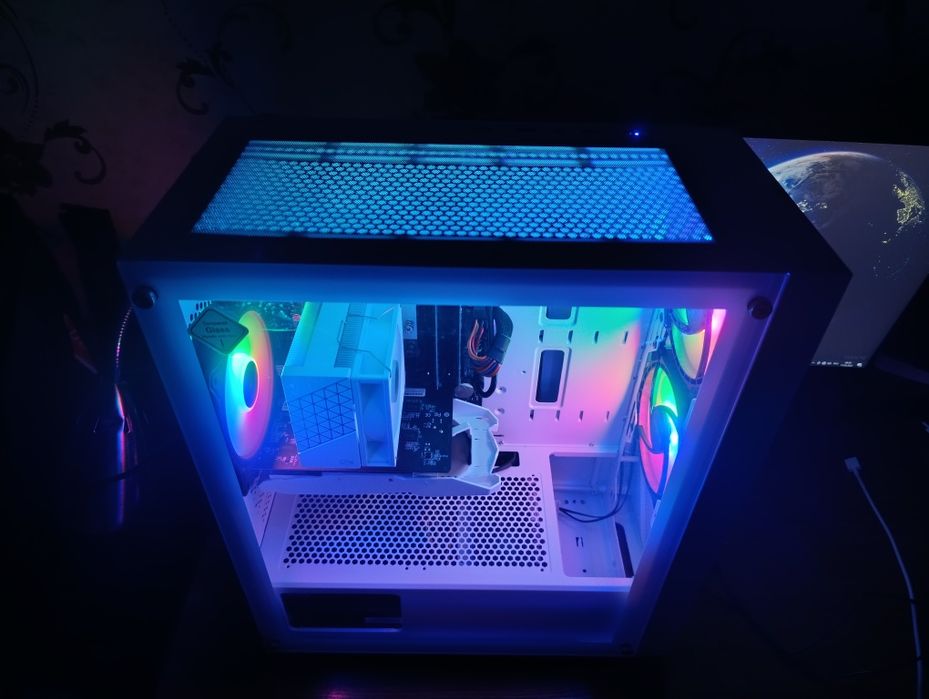 Компьютер в комплекте! Монитор, системный блок, клавиатура мышь!