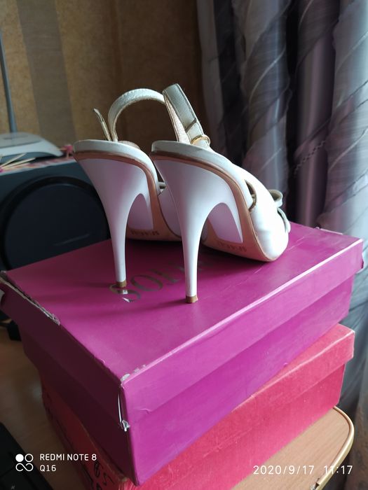 Босоножки белые б/у