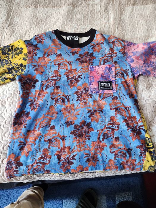 Vând adidași mărimea 43, culoare albastră, și un tricou Versace. Produ