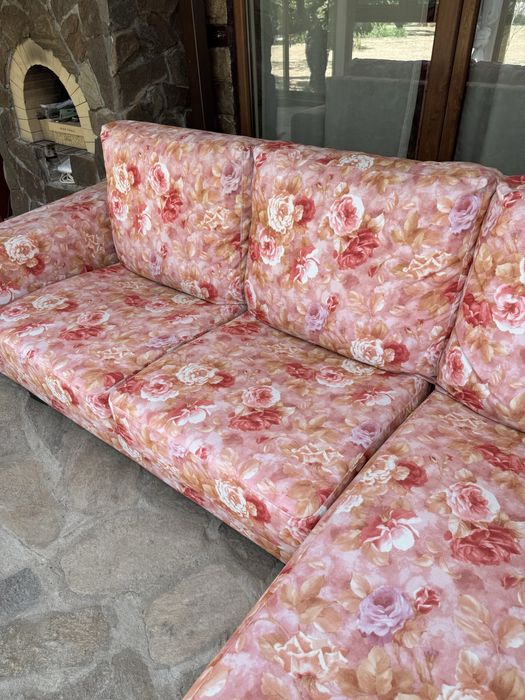 Диван - удобен, цветен