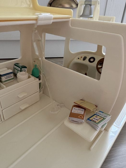 Familii Sylvanian Ambulanta