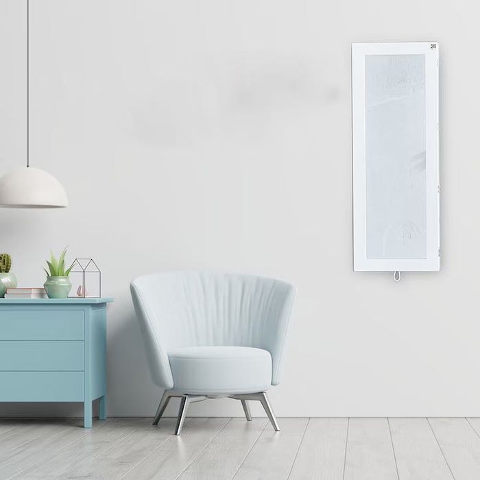 Шкаф с дъска за гладене и огледало