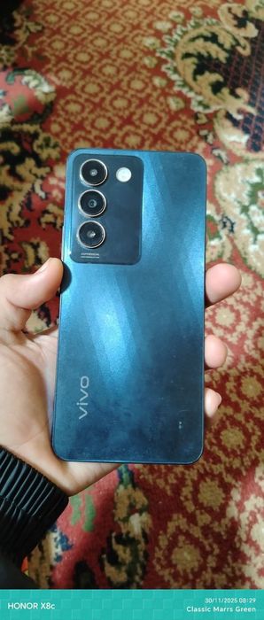 Vivo y 100 sotiladi