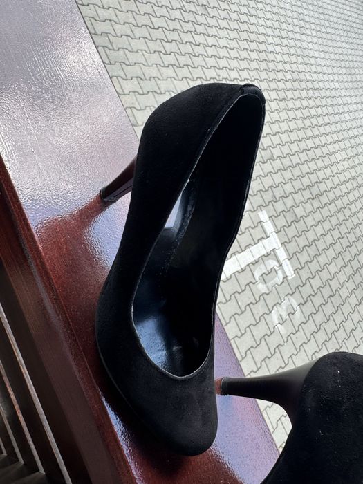 Pantofi negri piele intoarsa