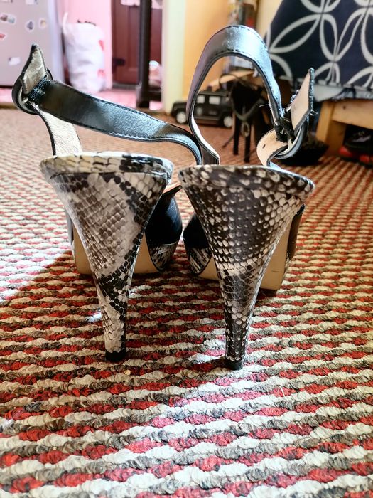 Sandale din piele naturala