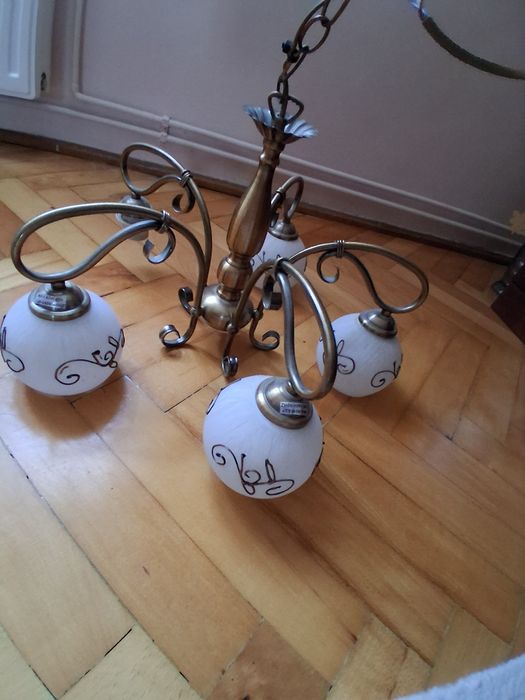 Lustra cu o mica defect