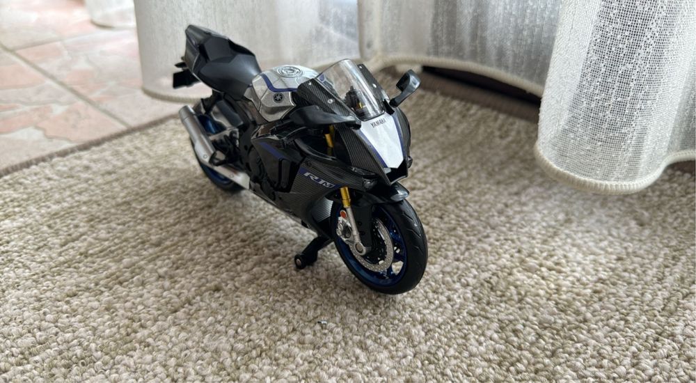 Machete moto Maisto 1:12 (18 cm)