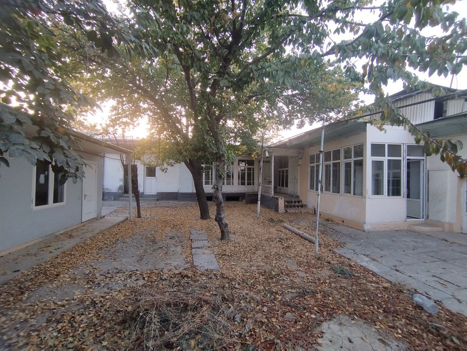 uchastka sotiladi