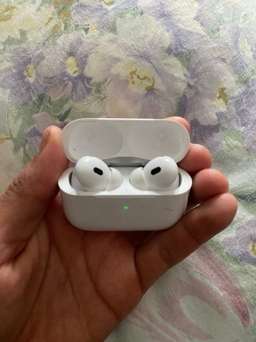 Наушники AirPods