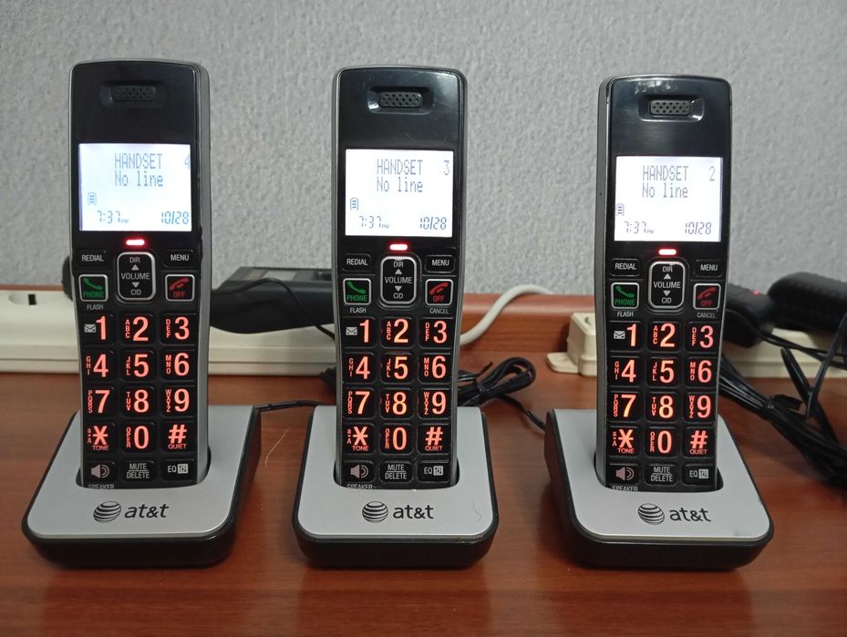 Продам радиотелефон AT&T четыре трубки на один телефонный номер.