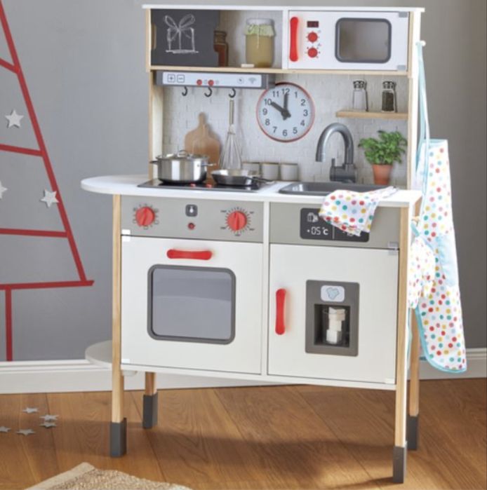 Дървена  кухня чисто нова