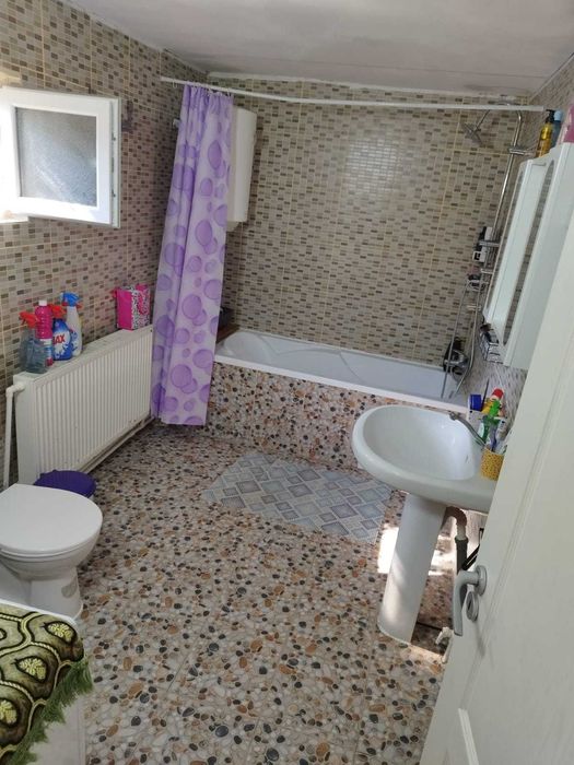 De vânzare DOUA CASE în aceeași curte ! preț negociabil !  Detalii la 0757 229 875