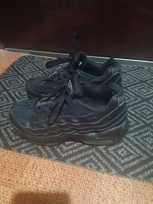 Оригинални Nike air max 95 със сменени връзки