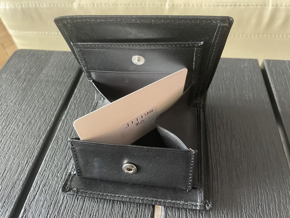 Продавам колекция нови портфейли