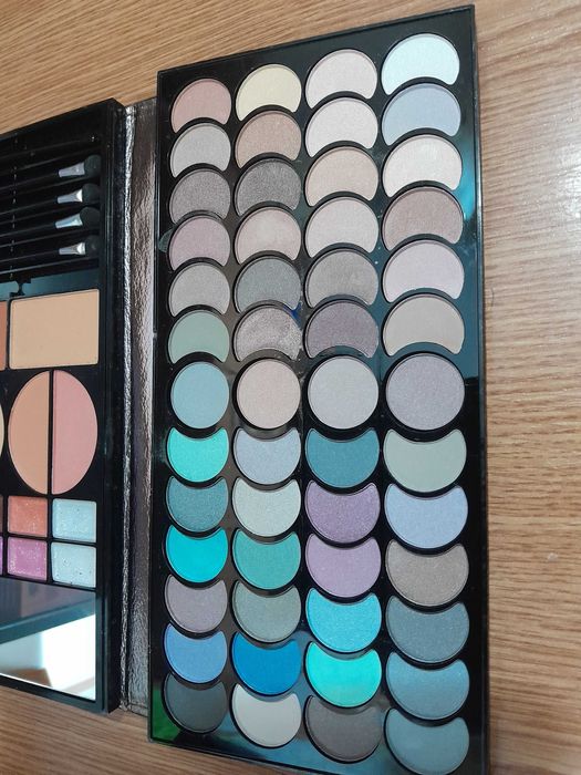 Trusă machiaj, voiaj, 52 culori ploape, 8 rujuri, farduri obraz și ten