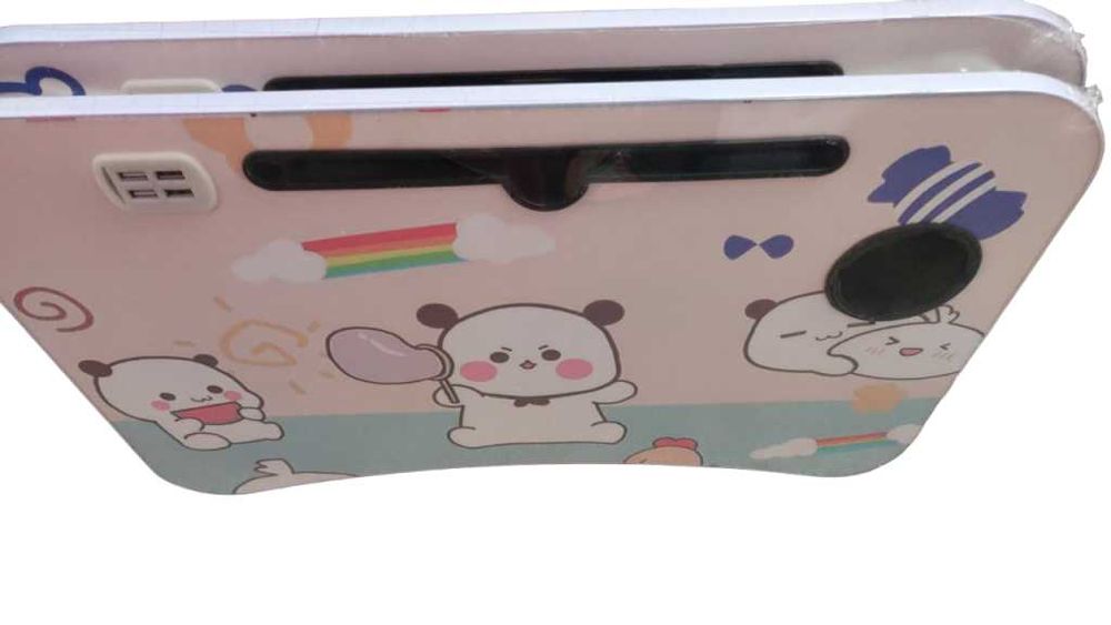 Детска масичка с място за чаша.