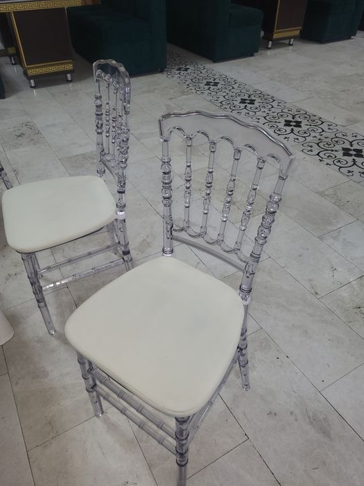 Стулья Кьявари прозрачные