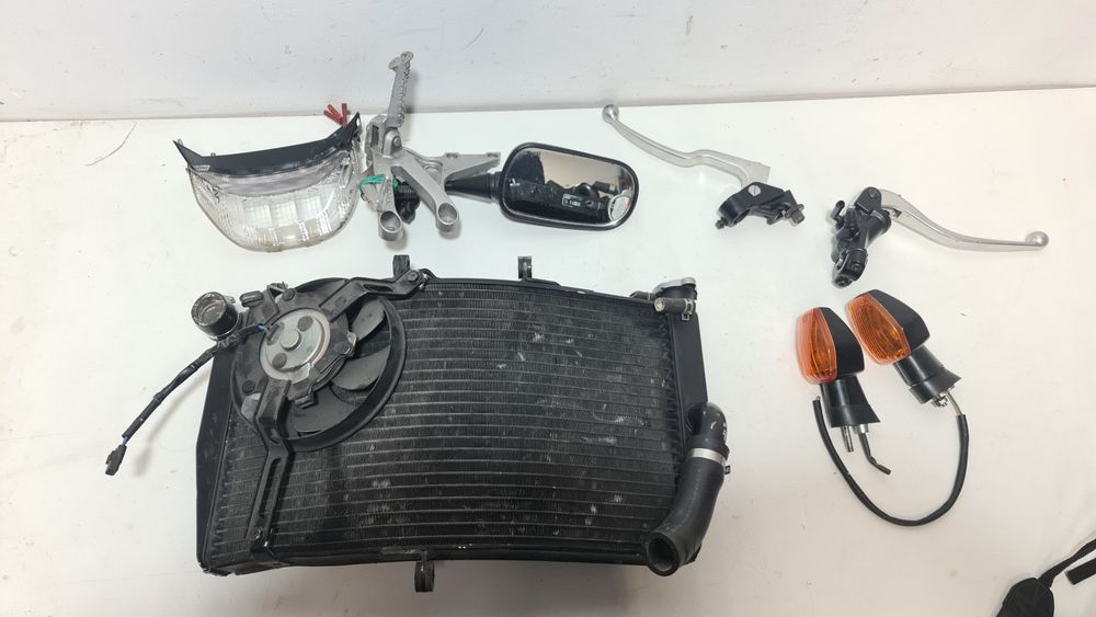 Semnalizari lumini comenzi  radiator Honda  CBR 600RR scarite