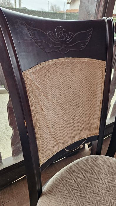 Трапезни столове 6бр и маса. Масивно дърво.