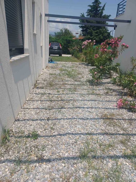 Продава нова лукс къща 72 м2 двор 557 м2 в Паралия Каряни, Гърция