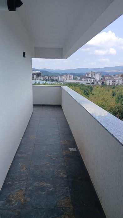Inchiriez apartament cu doua camere nou zona Ostroveni strada Ion Creanga