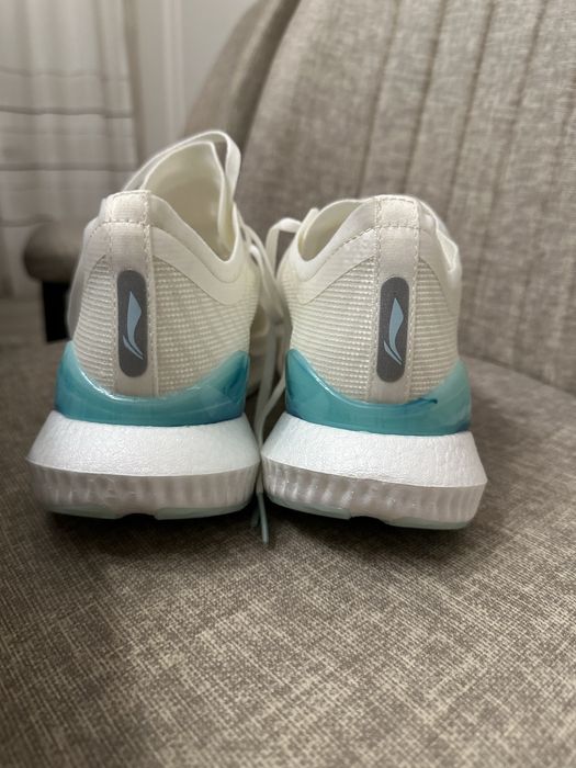 Проффесиональные беговые кросовки от бренад Li-Ning