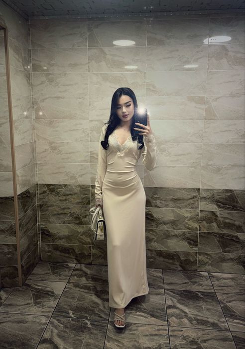 Платье длинное обтягивающее талию