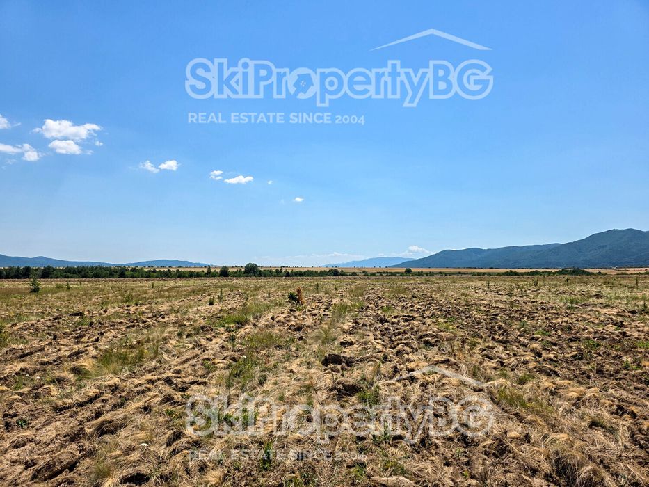 Парцел до голф клуб Ибър в Долна Баня!