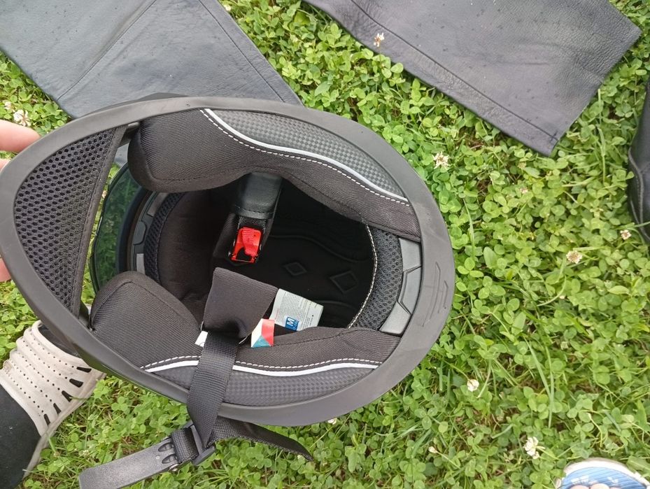 Vând echipament moto casca cizme geci pantaloni